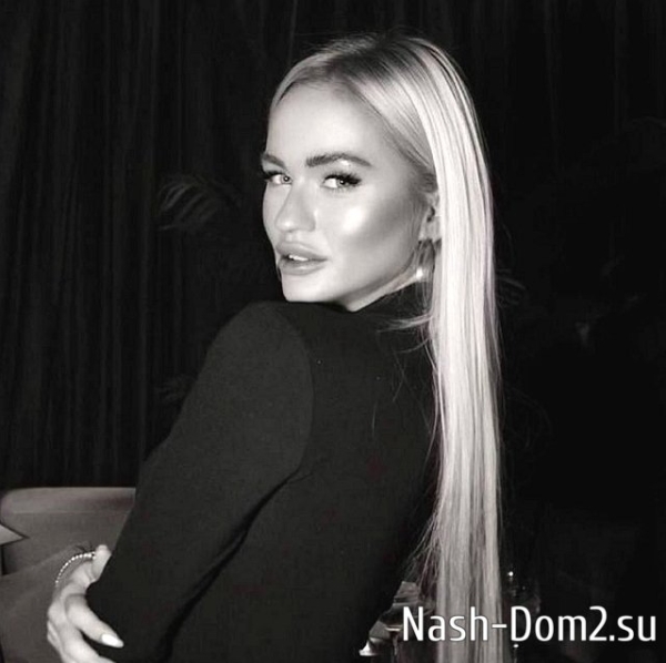 Элина Рахимова уверена в своей неотразимости Элина Рахимова уверена в своей неотразимости