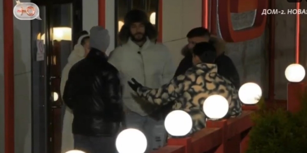 Альберт Гракович намерен отобрать у Вероники ключи от квартиры и боится ограбления Альберт Гракович намерен отобрать у Вероники ключи от квартиры и боится ограбления