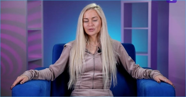 Элина Рахимова завалена цветами от поклонника, который хочет появиться на Доме 2 Элина Рахимова завалена цветами от поклонника, который хочет появиться на Доме 2