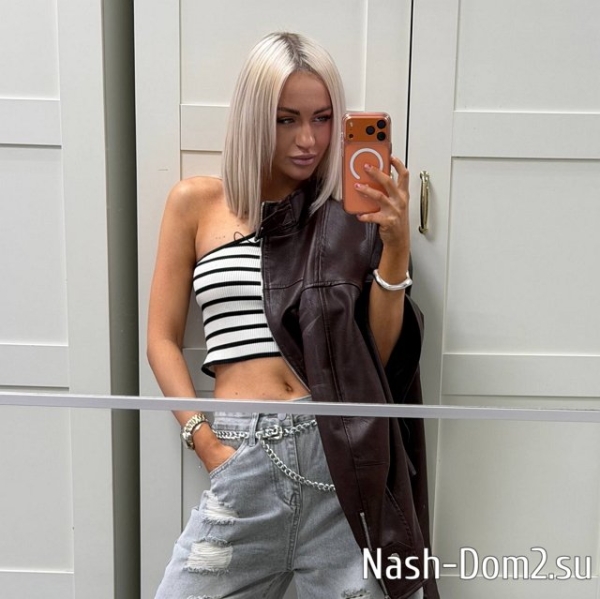 Поклонник Элины Рахимовой продолжает радовать её цветами Поклонник Элины Рахимовой продолжает радовать её цветами