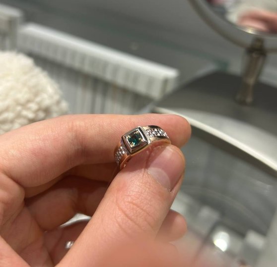 Артём Гавришов заказал друзьям подарок на день рождения Артём Гавришов заказал друзьям подарок на день рождения