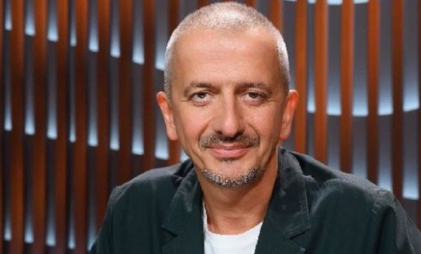 Константин Эрнст поддержал Богомолова на посту ректора студии МХАТ Константин Эрнст поддержал Богомолова на посту ректора студии МХАТ