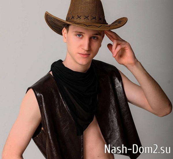 Евгений Сидоров стал на поляне «главным по тарелочкам» Евгений Сидоров стал на поляне «главным по тарелочкам»