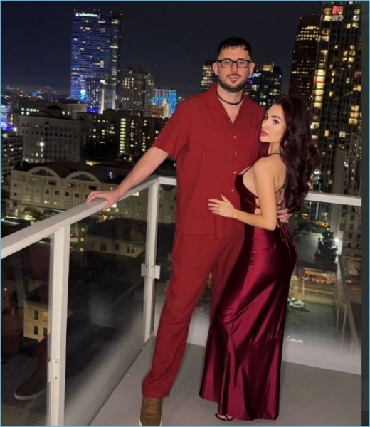 У Андрея Шабарина счастливая жена и хорошая жизнь с Розалией Райсон У Андрея Шабарина счастливая жена и хорошая жизнь с Розалией Райсон