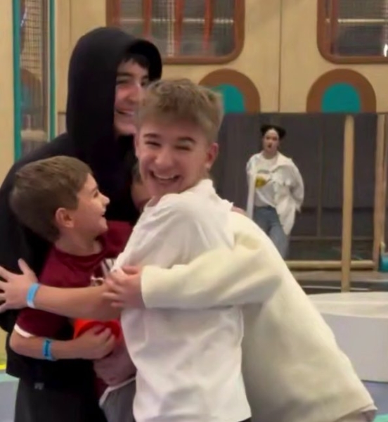 Рита Марсо привезла сына Митю в Москву и встретилась с Кузиным из-за документов Рита Марсо привезла сына Митю в Москву и встретилась с Кузиным из-за документов