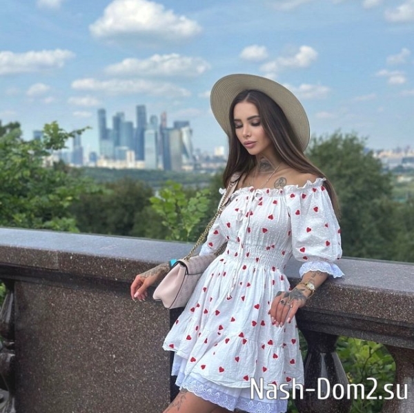 Элина Рахимова сплетничает про бывшего парня и Безверхову Элина Рахимова сплетничает про бывшего парня и Безверхову