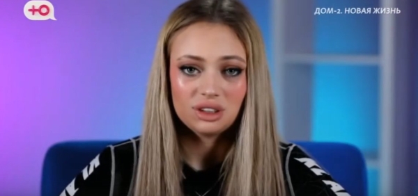 Ксения Карпова попала под горячую руку и получила в нос Ксения Карпова попала под горячую руку и получила в нос