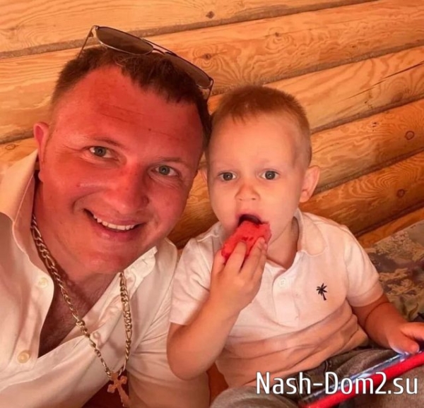 Илья Яббаров, неожиданно, воспылал любовь к сыну Богдану Илья Яббаров, неожиданно, воспылал любовь к сыну Богдану