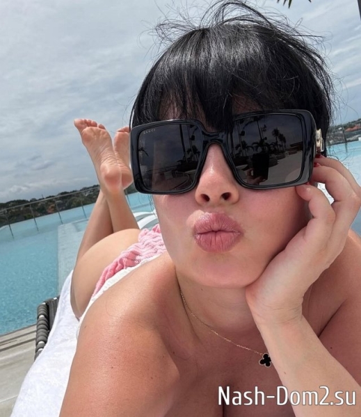 Нелли Ермолаева: Почему так сложно сделать комплимент? Нелли Ермолаева: Почему так сложно сделать комплимент?