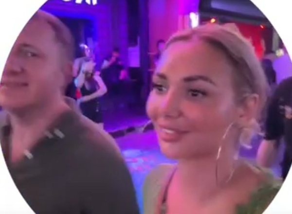 Елена Тепловодская рада, что Илья Яббаров купил ей фрукты в дорогу Елена Тепловодская рада, что Илья Яббаров купил ей фрукты в дорогу