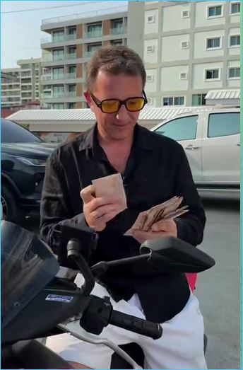 Илья Яббаров, узнав о проблемах Алены Рапунцель, зовет её с Богданом в Таиланд Илья Яббаров, узнав о проблемах Алены Рапунцель, зовет её с Богданом в Таиланд