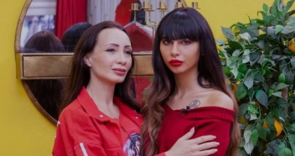 Наталья Безверхова приехала на Дом 2 поддержать дочь Клавдию Наталья Безверхова приехала на Дом 2 поддержать дочь Клавдию