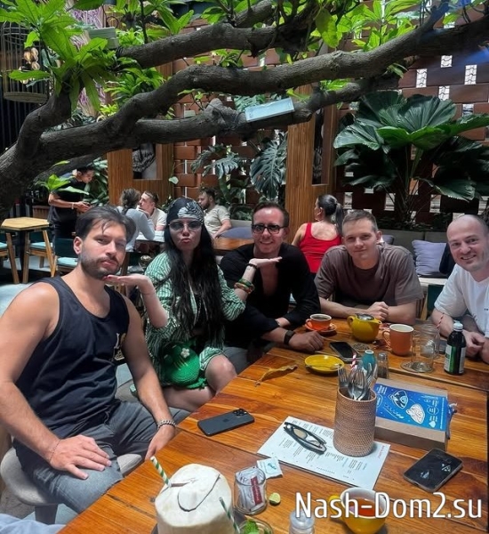 Нелли Ермолаева: Что у вас в голове? Нелли Ермолаева: Что у вас в голове?