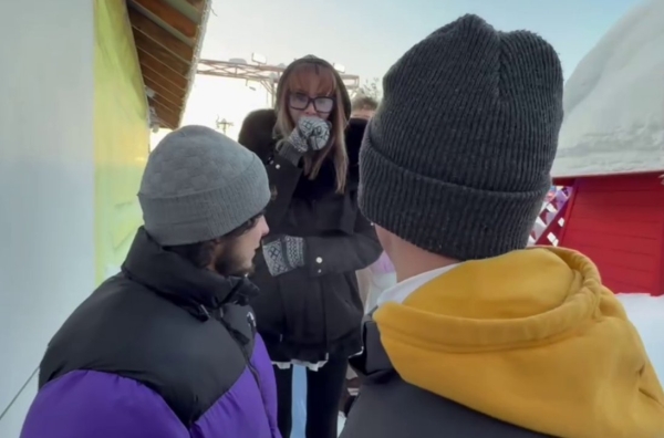 Веронику Гракович прокатил на шее новый поклонник Веронику Гракович прокатил на шее новый поклонник