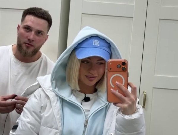 Элина Рахимова веселится в компании нового поклонника Владимира Элина Рахимова веселится в компании нового поклонника Владимира