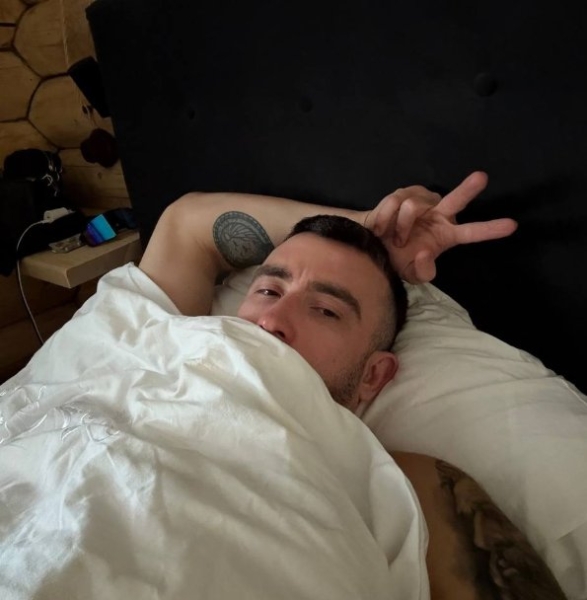 Катя Квашникова ухаживает за Григорьевым, который вернулся из поездки без сил Катя Квашникова ухаживает за Григорьевым, который вернулся из поездки без сил