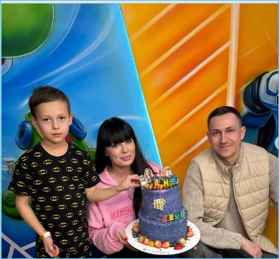 Нелли Ермолаева объявляет весну после празднования дня рождения сына Мирона Нелли Ермолаева объявляет весну после празднования дня рождения сына Мирона