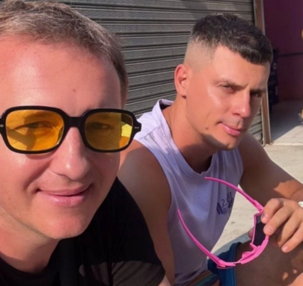 Илья Яббаров общается с Миланой Коломеец, пока Тепловодская развлекается с подругами Илья Яббаров общается с Миланой Коломеец, пока Тепловодская развлекается с подругами