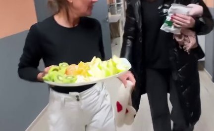 Нелли Ермолаева рада тому, как её любят участники Дома 2 Нелли Ермолаева рада тому, как её любят участники Дома 2