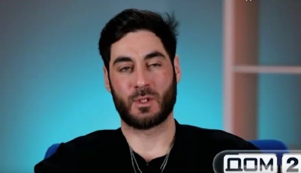 Фотографии жены Виктории с Карповым вынудили Тиграна Салибекова покинуть Лобное Фотографии жены Виктории с Карповым вынудили Тиграна Салибекова покинуть Лобное