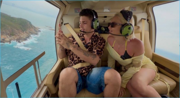 Элина Рахимова гордится подарками, сделанными Гуранде Элина Рахимова гордится подарками, сделанными Гуранде