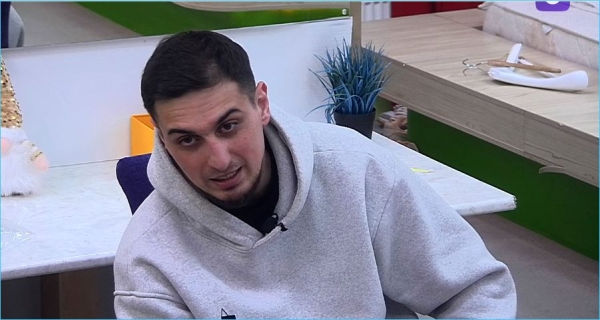 Карина Тетуева опять убеждается в неадекватности Руслана Асланова Карина Тетуева опять убеждается в неадекватности Руслана Асланова