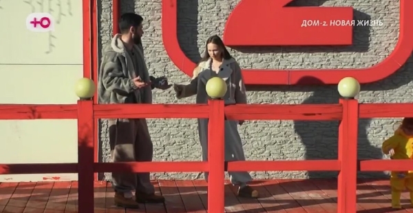 Виктория Салибекова не понимает метаний своей подруги Карины Тетуевой Виктория Салибекова не понимает метаний своей подруги Карины Тетуевой