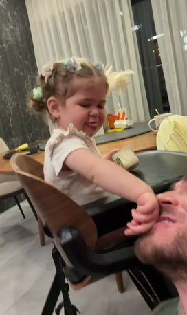 Роман Капаклы заметил, что его дочь начала проявлять характер Роман Капаклы заметил, что его дочь начала проявлять характер