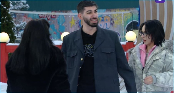 Провокатор Ксения Нечаева попыталась столкнуть лбами Степана Карпова и Рудольфа Мелкумяна Провокатор Ксения Нечаева попыталась столкнуть лбами Степана Карпова и Рудольфа Мелкумяна