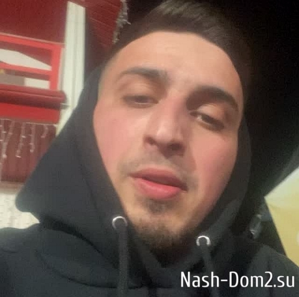 Почему Карина Тетуева терпит агрессивного Руслана Асланова? Почему Карина Тетуева терпит агрессивного Руслана Асланова?