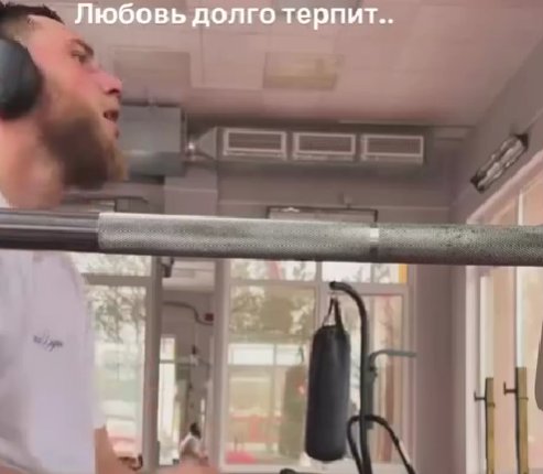 Элина Рахимова наслаждается настоящим солнышком, а не качелями Балана Элина Рахимова наслаждается настоящим солнышком, а не качелями Балана