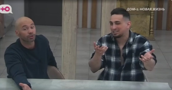 Руслан Асланов заявил Элине Рахимовой, что её "слили в унитаз" Руслан Асланов заявил Элине Рахимовой, что её "слили в унитаз"