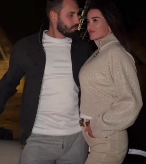 Ксения Бородина попросила подписчиков не писать про её "животик" Ксения Бородина попросила подписчиков не писать про её "животик"