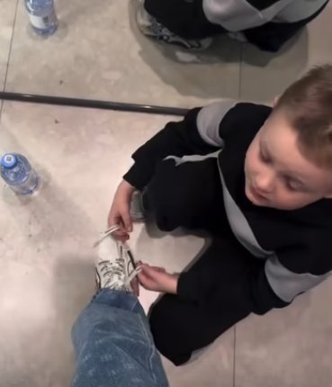 Алёна Савкина сломала руку и радуется помощи сына Богдана Алёна Савкина сломала руку и радуется помощи сына Богдана