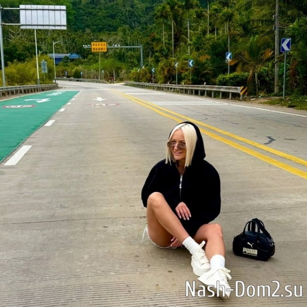 Элина Рахимова не спешит покидать китайскую площадку Дома-2 Элина Рахимова не спешит покидать китайскую площадку Дома-2