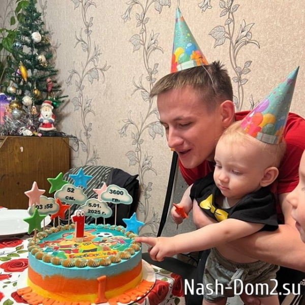 Алексей Карпов набросился с кулаками на экс-жену и её бойфренда Алексей Карпов набросился с кулаками на экс-жену и её бойфренда