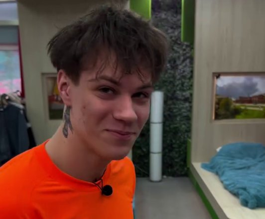 Тигран Салибеков дождался появления Григорьева в мужской спальне Тигран Салибеков дождался появления Григорьева в мужской спальне