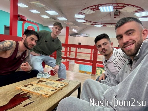 Тигран Салибеков нашёл подработку любимому братишке Тигран Салибеков нашёл подработку любимому братишке