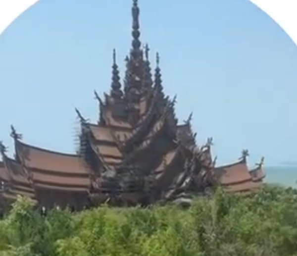 У Елены Тепловодской в Таиланде появился брат Илья Яббаров У Елены Тепловодской в Таиланде появился брат Илья Яббаров