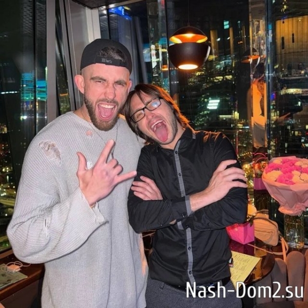 Алексей Безус отметил день рождение в компании экс-коллег по Дому-2 Алексей Безус отметил день рождение в компании экс-коллег по Дому-2