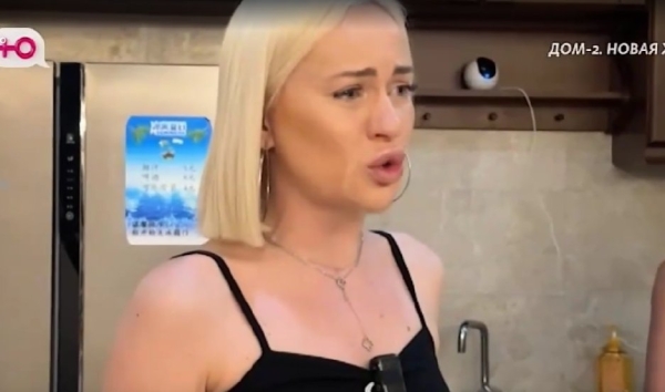 Элину Рахимову выгнали из Дома 2, но она не ушла Элину Рахимову выгнали из Дома 2, но она не ушла