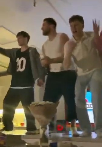 Вова Балан устроил для Клавдии Ермакович лучшую вечеринку в её жизни Вова Балан устроил для Клавдии Ермакович лучшую вечеринку в её жизни