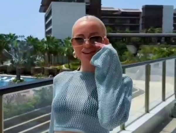 Элина Рахимова выпрашивает у Гуранды в Китае подарки Элина Рахимова выпрашивает у Гуранды в Китае подарки