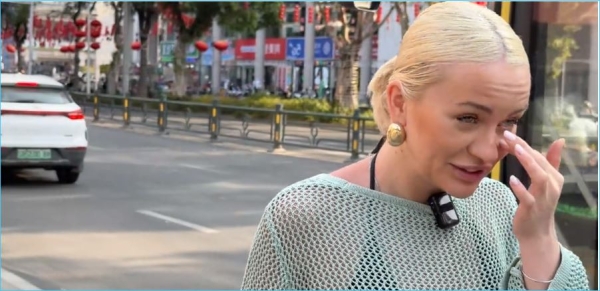 Вероника Гракович считает, что из-за Рахимовой теряет семью её муж Альберт Вероника Гракович считает, что из-за Рахимовой теряет семью её муж Альберт