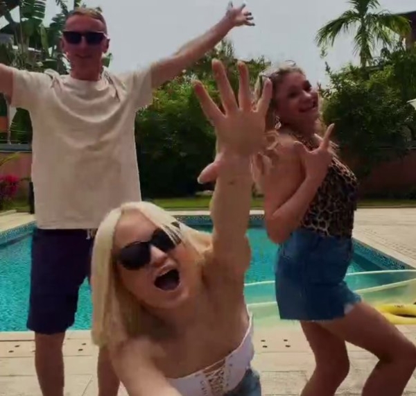 Поездку в Китай Веронике Гракович подарили на 8-е марта Поездку в Китай Веронике Гракович подарили на 8-е марта