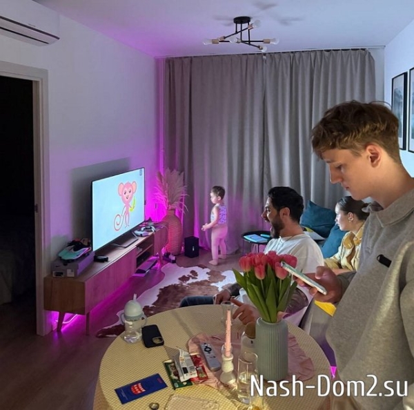 Салибеков сбежала с поляны в гости к Григорьеву и Квашниковой Салибеков сбежала с поляны в гости к Григорьеву и Квашниковой