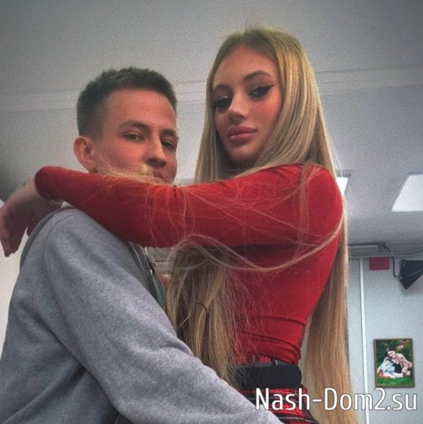 Алексей Карпов набросился с кулаками на экс-жену и её бойфренда Алексей Карпов набросился с кулаками на экс-жену и её бойфренда