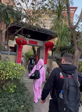 Элина Рахимова предупредила Гуранду, что у них в Китае будет интим Элина Рахимова предупредила Гуранду, что у них в Китае будет интим