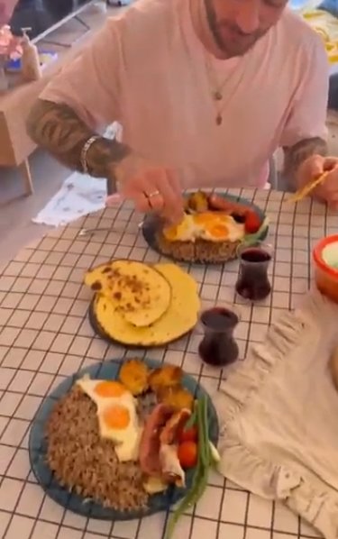 Зрители Дома 2 догадались, почему Салибеков приезжает по вторникам к Игорю Григорьеву Зрители Дома 2 догадались, почему Салибеков приезжает по вторникам к Игорю Григорьеву