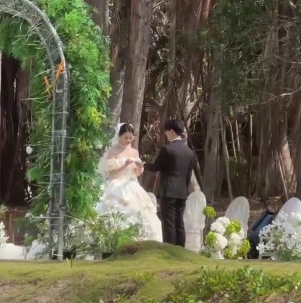 Элину Рахимову выгнали из Дома 2, но она не ушла Элину Рахимову выгнали из Дома 2, но она не ушла